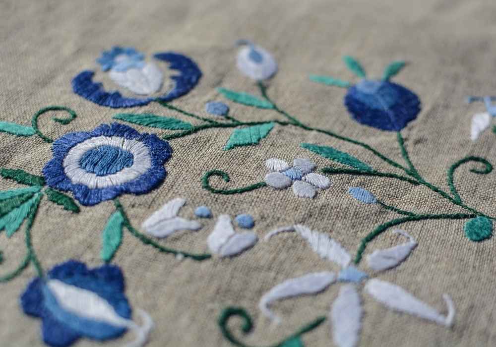 How to embroidery flowers - Sewhubs