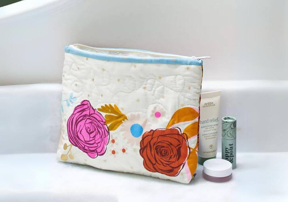 Simple Zippered Pouch - Sewhubs