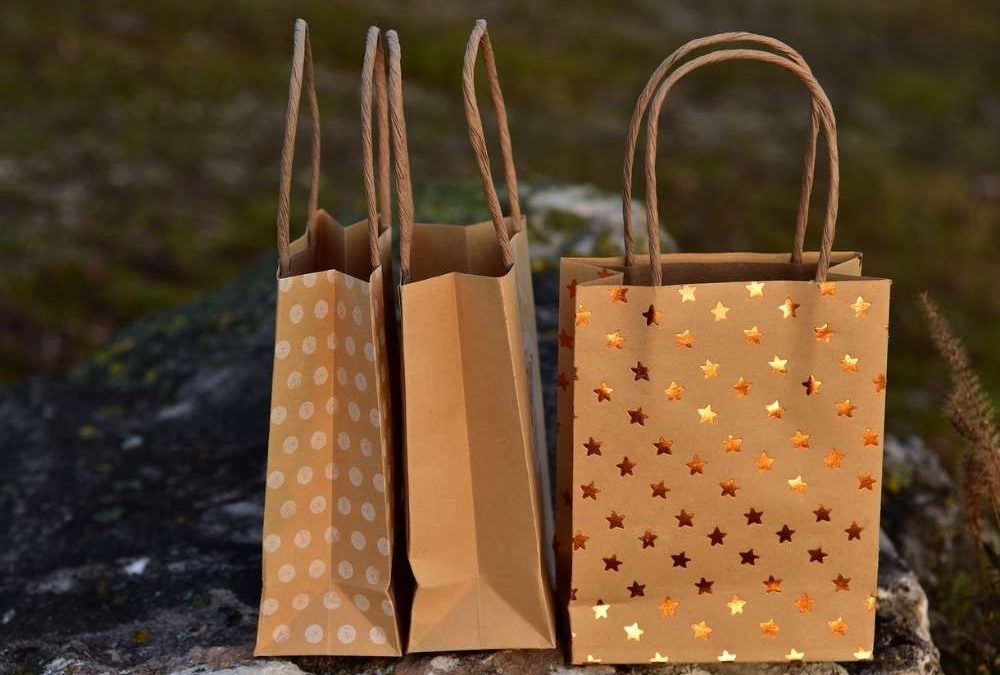 Comment fabriquer un sac avec du papier de Noël